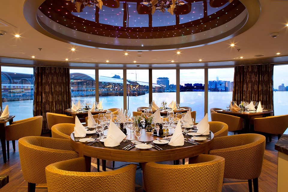 AmaReina Dining.jpg